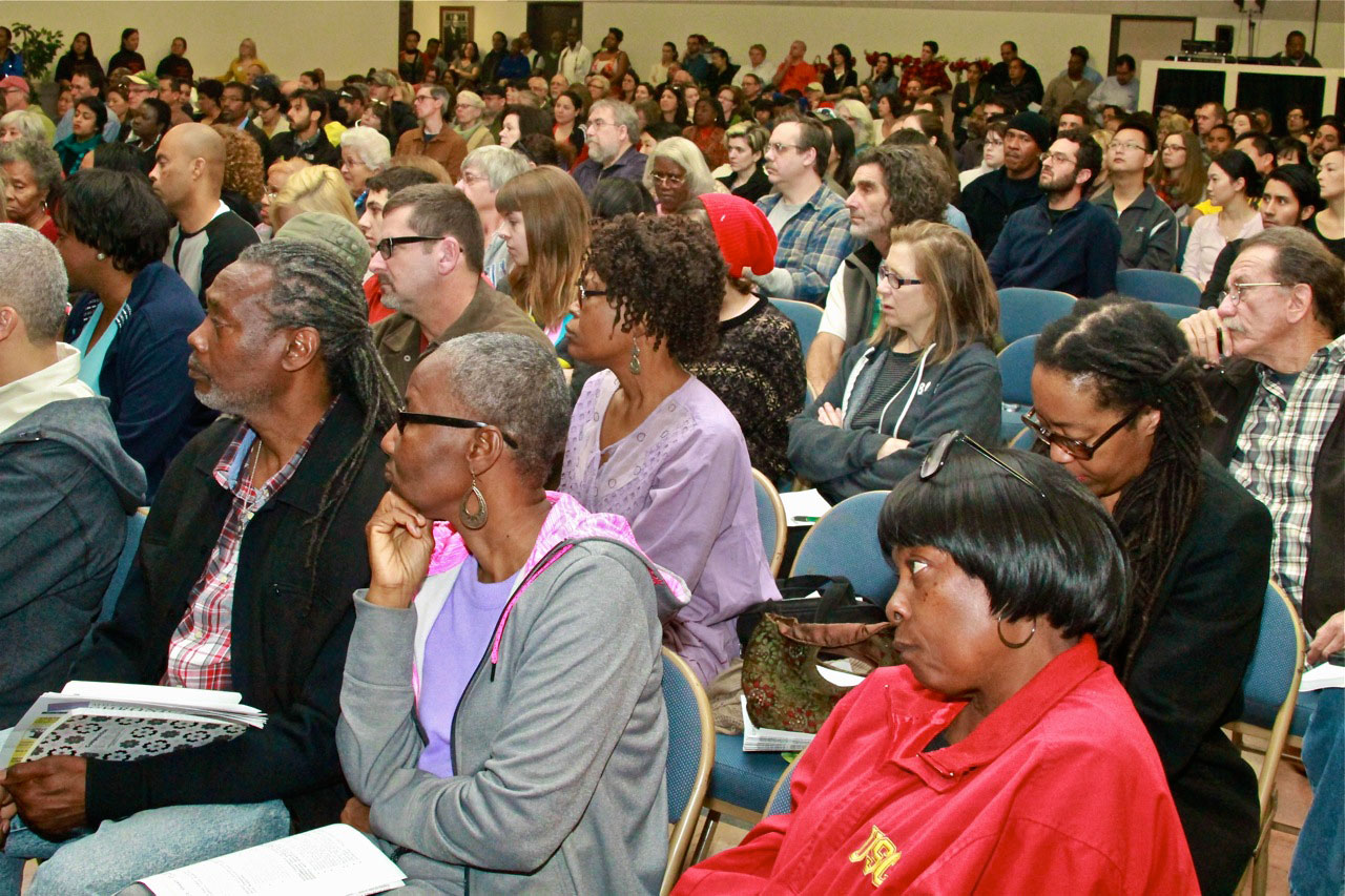 Community residents crowd into emergency town-hall meeting at Holman United Methodist Church to discuss their concerns regarding oil drilling. (56324)